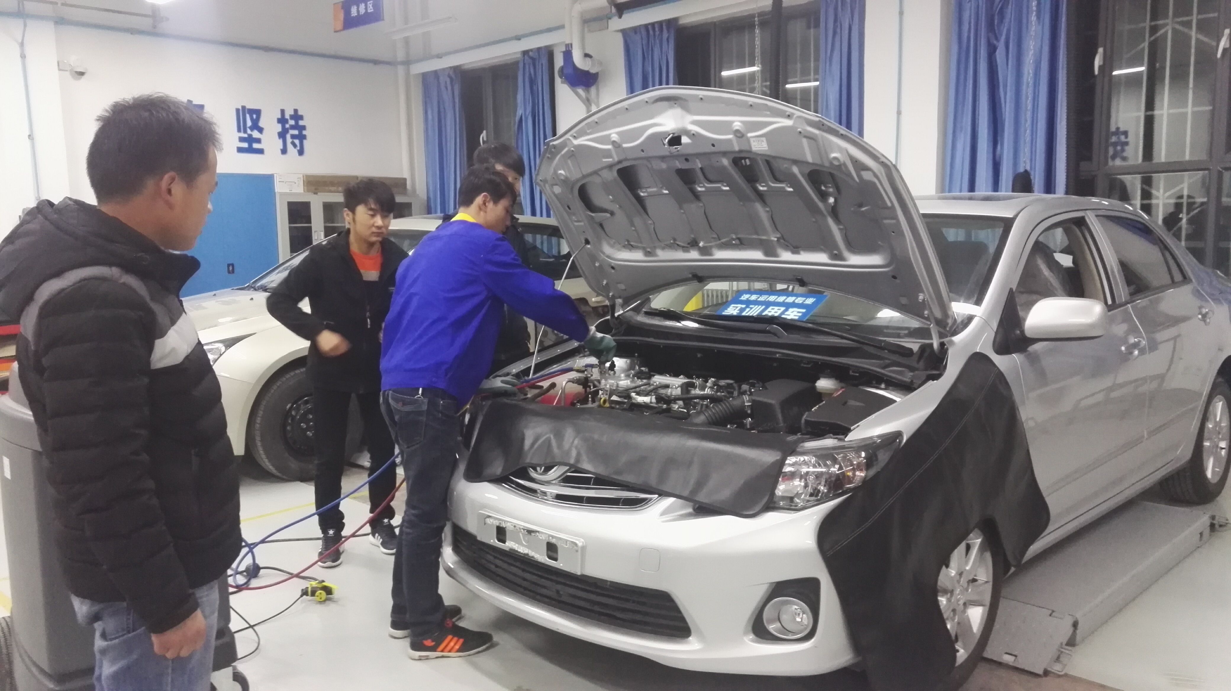 2016年3月汽车工程系汽车空调兴趣小组活动.jpg
